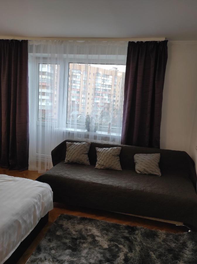 Comfortable Apartments In Centre With 3 Bedrooms Rivne Kültér fotó